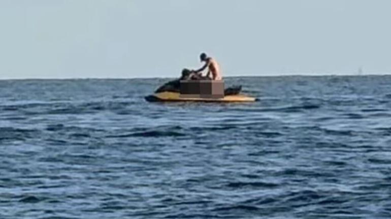 ΒΙΝΤΕΟ-Βραζιλία: Influencer «τσάκωσε» ζευγάρι να κάνει σεξ σε τζετ σκι