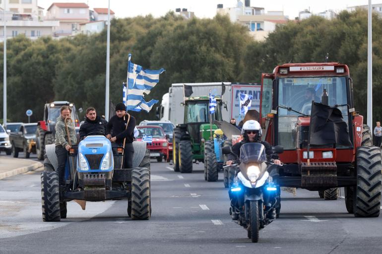 Επιστολή φορέων προς κυβέρνηση και αγρότες: Οι επιχειρηματίες και οι εργαζόμενοι δεν αντέχουν το αυτοκαταστροφικό κλείσιμο των δρόμων
