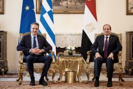Στην Αίγυπτο σήμερα ο Μητσοτάκης: Κρίσιμο τετ α τετ με Σίσι και τριμερής με Χριστοδουλίδη