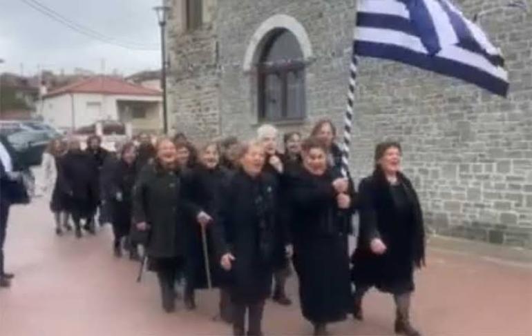 Παρέλασαν οι γιαγιάδες στο Μικρόβαλτο στον εορτασμό της Εθνικής Επετείου της 28ης Οκτωβρίου 1940 (Bίντεο)
