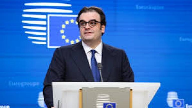 Τι σημαίνει η αναβάθμιση της ελληνικής οικονομίας από Moody’s και Scope – “Έχει τεράστια αξία”, το μήνυμα Πιερρακάκη