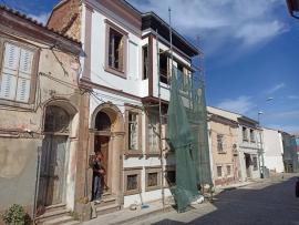 Ξεκίνησαν οι εργασίες για την επισκευή του σπιτιού του σπουδαίου Έλληνα λογοτέχνη Ηλία Βενέζη στο Αϊβαλί