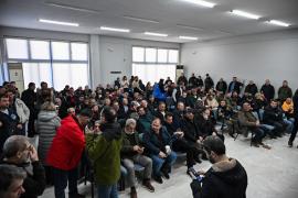 Σε εξέλιξη η πανελλαδική σύσκεψη αγροτών στον Παλαμά, εξετάζουν συνάντηση με την κυβέρνηση