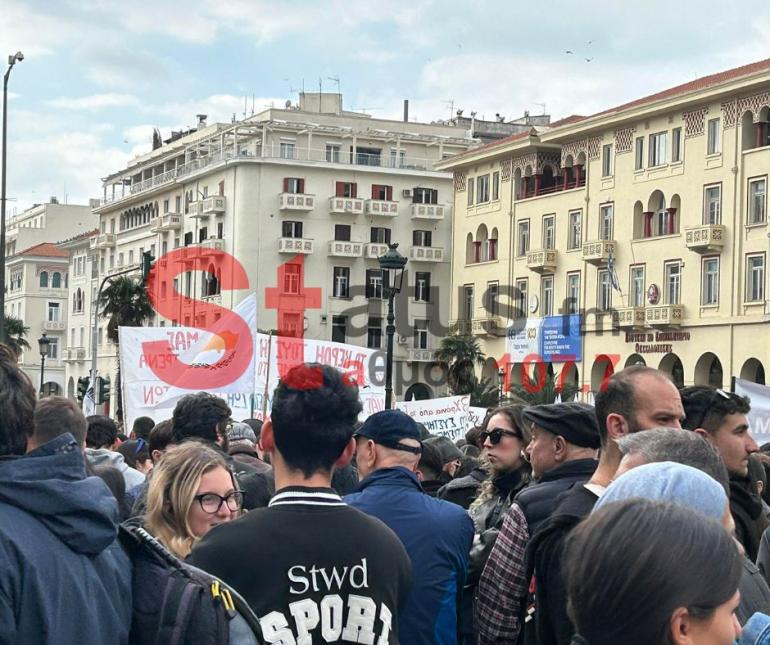 Θεσσαλονίκη: Μεγαλειώδης πορεία για τα τρία χρόνια από την μαύρη επέτειο των Τεμπών – 21 προσαγωγές - 5 συλλήψεις ( Βίντεο)