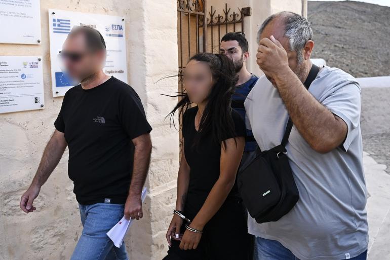 Ολοκληρώθηκε η αναπαράσταση του μαχαιρώματος της διασώστριας του ΕΚΑΒ στη Σύρο – Τα βίντεο επιβεβαιώνουν το ζευγάρι
