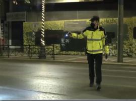 Μεθυσμένος οδηγός δεν σταμάτησε σε έλεγχο αλκοτέστ και παρέσυρε αστυνομικό της Τροχαίας στην Ομόνοια