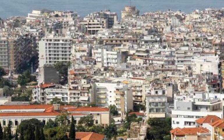 Συμβούλιο της Επικρατείας: Αντισυνταγματική η νομιμοποίηση αυθαιρεσιών σε κοινόχρηστους χώρους και πιλοτές