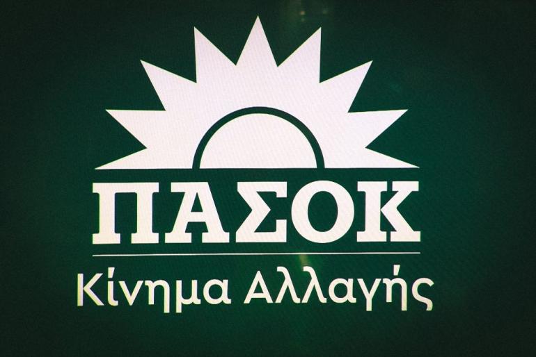 ΠΑΣΟΚ: «Ευτυχώς δεν έχουμε οικονομολόγους σαν και αυτούς της ΝΔ»