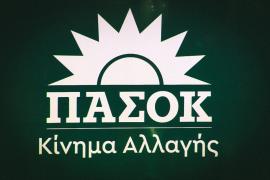 ΠΑΣΟΚ: «Ευτυχώς δεν έχουμε οικονομολόγους σαν και αυτούς της ΝΔ»