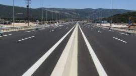 Ιόνια Οδός: Ξέχασε τη γυναίκα του στις τουαλέτες, οδήγησε 50 χλμ και στα διόδια έκανε αναστροφή για να την βρει