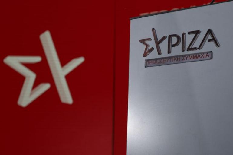 Πηγές ΣΥΡΙΖΑ: Ο πρωθυπουργός κουρελιάζει το Σύνταγμα και στέκεται προσοχή στον Σαμαρά