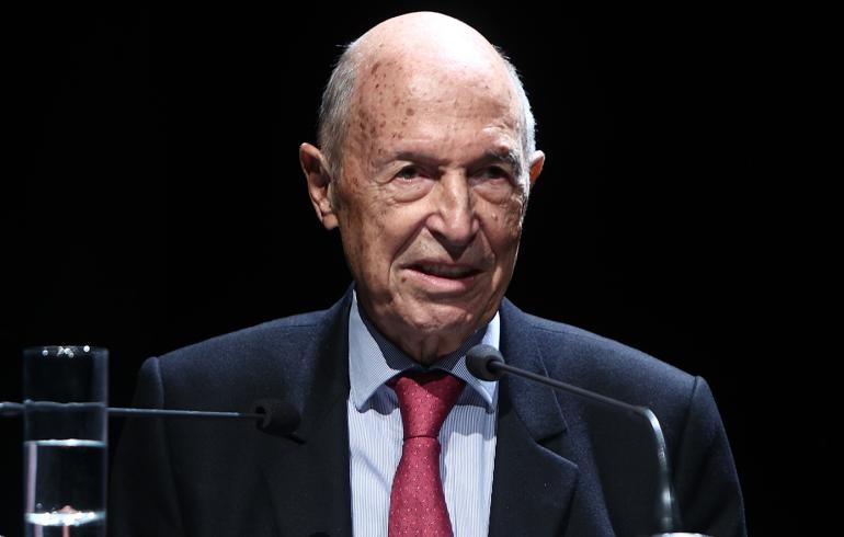 Κώστας Σημίτης: Ο Πρωθυπουργός που έβαλε την Ελλάδα στην ΟΝΕ και στο ευρώ