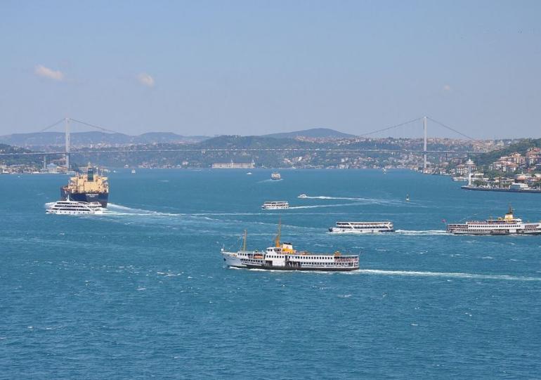 Τουρκία: Περιορίζεται η κίνηση εμπορικών πλοίων με προορισμό τη Μαύρη Θάλασσα μέσω του Βοσπόρου