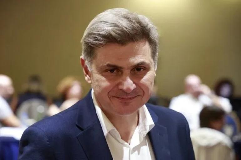 Ο Φαραντούρης ανακοίνωσε τη συμπόρευσή του με το ΠΑΣΟΚ
