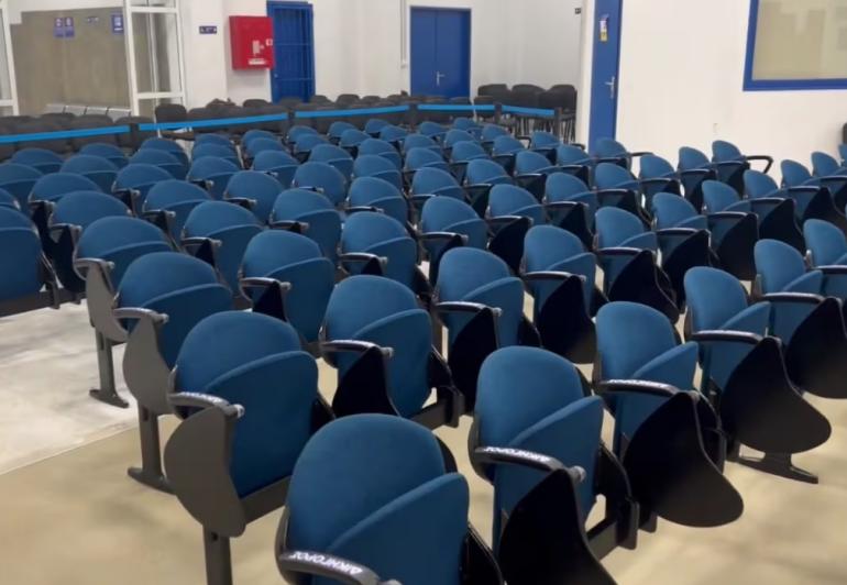 Δίκη για τα Τέμπη: Βίντεο από τις αλλαγές στην αίθουσα - Πώς θα μπουν δικηγόροι, συγγενείς και δημοσιογράφοι