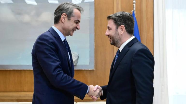 Σε εξέλιξη η συνάντηση Μητσοτάκη-Ανδρουλάκη - «Θέλω να έχουμε ανοιχτό δίαυλο επικοινωνίας» είπε ο πρωθυπουργός
