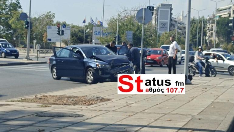 Θεσσαλονίκη: Τροχαίο κοντά στα Δικαστήρια - Ένας τραυματίας (ΦΩΤΟ)