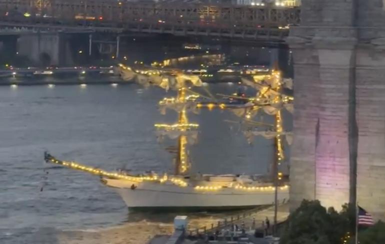 Σοβαρό ατύχημα με ιστιοφόρο στη Νέα Υόρκη - Έπεσε στη Γέφυρα του Μπρούκλιν, πολλοί τραυματίες - Δείτε βίντεο