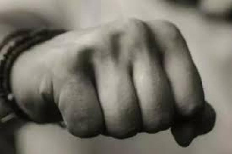 Θεσσαλονίκη: Ανήλικοι χτύπησαν συμμαθητή τους και του πέταξαν πέτρα έξω από Λύκειο – Στο νοσοκομείο το θύμα