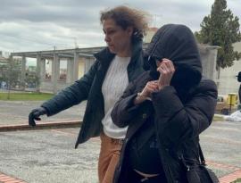 Έγκλημα στην Πιερία: Αναβλήθηκε η απολογία της 34χρονης, αισθάνθηκε αδιαθεσία και διεκομίσθη στο νοσοκομείο