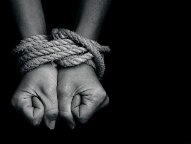 Ανάβυσσος: 20χρονος απήγαγε 40χρονο για χρέος 16.000 ευρώ