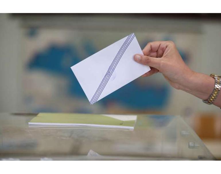Δημοσκόπηση Opinion Poll: Στο 39% η εκτίμηση ψήφου για τη ΝΔ, στο 14,4% το ΠΑΣΟΚ, τρίτος ο ΣΥΡΙΖΑ με 13,2%