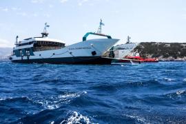 Ν. Στύρα: Το απόγευμα θα ξεκινήσει η επιχείρηση αποκόλλησης του πλοίου που προσάραξε σε ξέρα