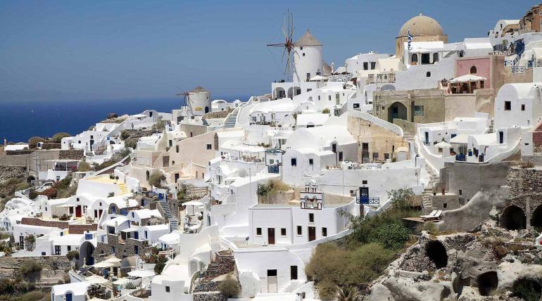 Σε κατάσταση έκτακτης ανάγκης κηρύχθηκε ο Δήμος Θήρας στη Σαντορίνη