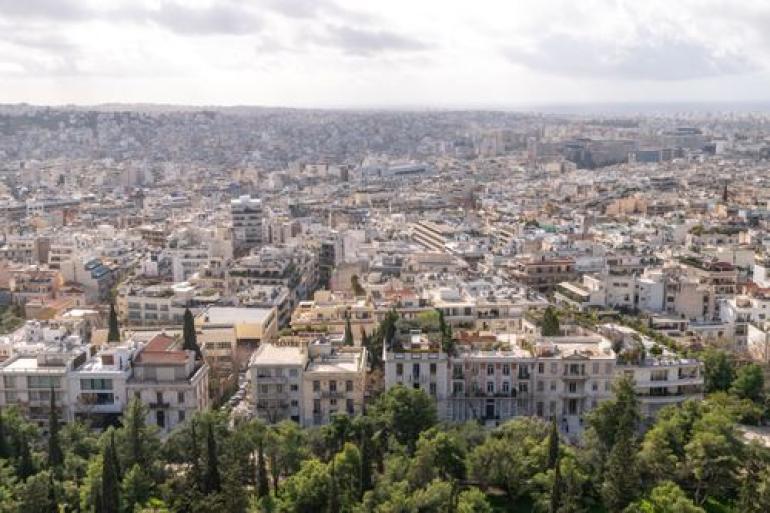 Νέες παρεμβάσεις για τα Airbnb μελετά η κυβέρνηση για να μειωθούν τα ενοίκια