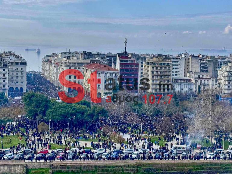Θεσσαλονίκη: Εντυπωσιακά πλάνα με drone από την πορεία για τα Τέμπη