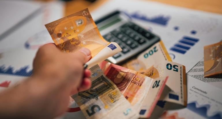 Ιδιωτικό χρέος: Τι αλλάζει με 72 δόσεις, δικαστικές ρυθμίσεις, εξωδικαστικό, κατασχέσεις και δόσεις