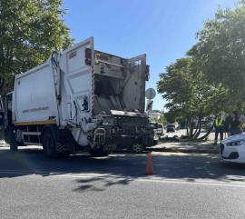 ΤΩΡΑ: ΙΧ προσέκρουσε σε απορριμματοφόρο στη Θεσσαλονίκη (VIDEO)
