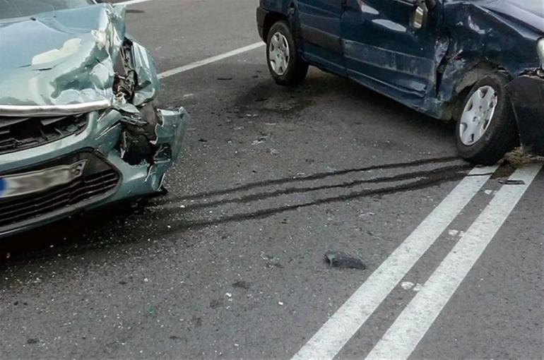Χαλκιδική: Καραμπόλα τριών οχημάτων