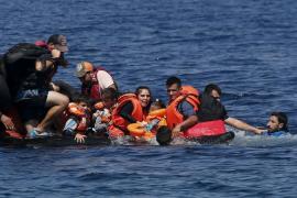 Δύο πλοία με 200 μετανάστες από την Κρήτη έφτασαν το πρωί στον Πειραιά