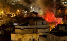 Θεσσαλονίκη: Αναστάτωση χθες βράδυ για φωτιά σε μονοκατοικία στην Καλλιθέα (vid)