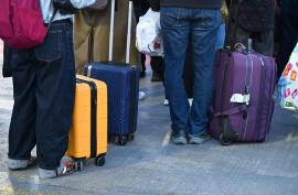 Μαζική έξοδος των αδειούχων Aυγούστου – Πάνω από 61.000 επιβάτες αναχώρησαν από τα λιμάνια της Αττικής