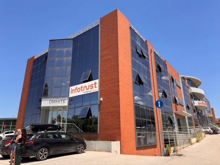 Η Infotrust επενδύει στα νέα ιδιόκτητα κεντρικά της γραφεία στη Θεσσαλονίκη-Επένδυση ύψους 1,5 εκατ. ευρώ που σηματοδοτεί τη νέα εποχή ανάπτυξης του Ομίλου και τη δημιουργία ενός σύγχρονου συνεργατικού hub ασφαλιστών και υπηρεσιών everyday services