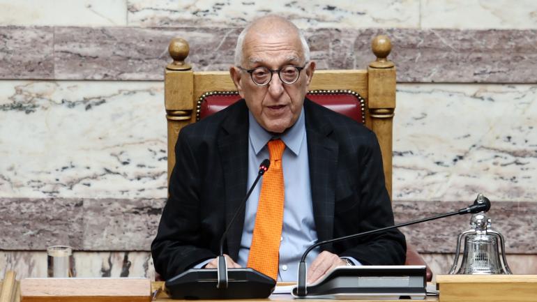 Έρχεται «κόφτης» στους βουλευτές