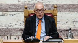 Έρχεται «κόφτης» στους βουλευτές