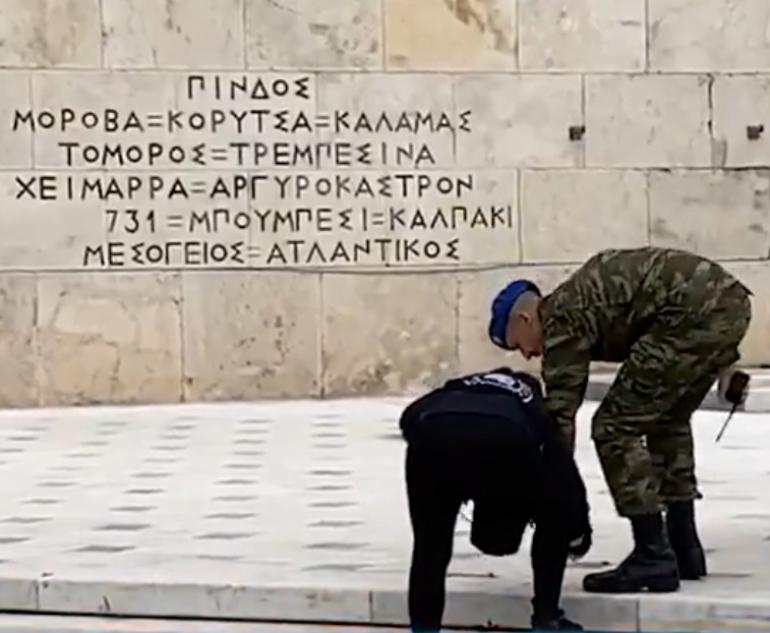 Υπάλληλος της Βουλής έγραψε συνθήματα στο Μνημείο του Αγνώστου Στρατιώτη