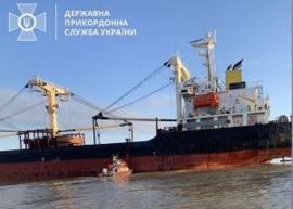 Σοβαρές ζημιές σε ελληνόκτητο φορτηγό πλοίο από χτύπημα νάρκης στη Μαύρη Θάλασσα – Δύο τραυματίες