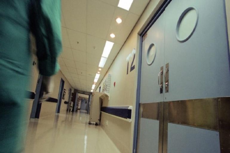Θεσσαλονίκη: Ένας 50χρονος έσπασε με γροθιές τον γκισέ νοσοκομείου επειδή εξαγριώθηκε από την αναμονή