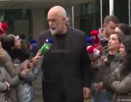 Αλβανία: Ο Ράμα έσπρωξε στο πρόσωπο δημοσιογράφο (video)