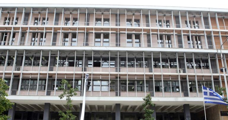 Θεσσαλονίκη: Φυλάκιση με αναστολή στον οδηγό που τα έκανε γυαλιά-καρφιά σε κατάστημα στα Λαδάδικα