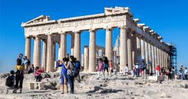 Τι λένε οι τουρίστες για το εισιτήριο των 30 ευρώ στην Ακρόπολη - Οι νέες τιμές για μουσεία και αρχαιολογικούς χώρους