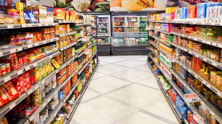 Μειώσεις τιμών 9,5% μεσοσταθμικά σε 1.740 προϊόντα – Δείτε τις λίστες για επώνυμα, κρέας, σχολικά και προϊόντα ιδιωτικής ετικέτας