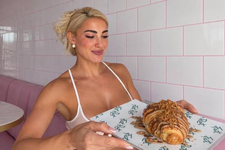 Η Ιωάννα Τούνη κλείνει για λίγες ημέρες την croissanterie της στο Παρίσι