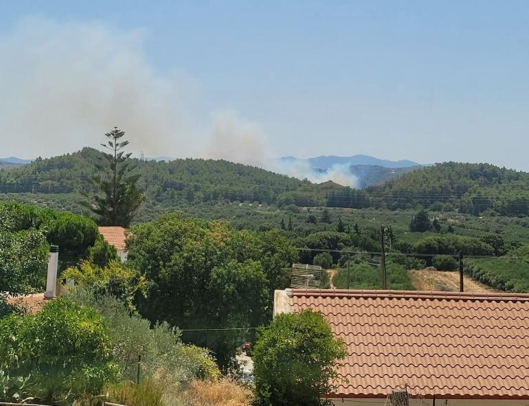 Φωτιά στη Ρόδο κοντά στο σημείο της μεγάλης πυρκαγιάς του 2021
