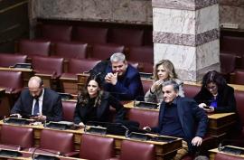 Πρώτη διαφοροποίηση της ομάδας των 11 από τον ΣΥΡΙΖΑ – Ψήφισαν παρών σε άρθρα για τα κόκκινα δάνεια
