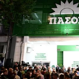 ΠΑΣΟΚ: Οι πιέσεις από δεξιά και αριστερά και οι κινήσεις για αξιόπιστη αντιπολίτευση
